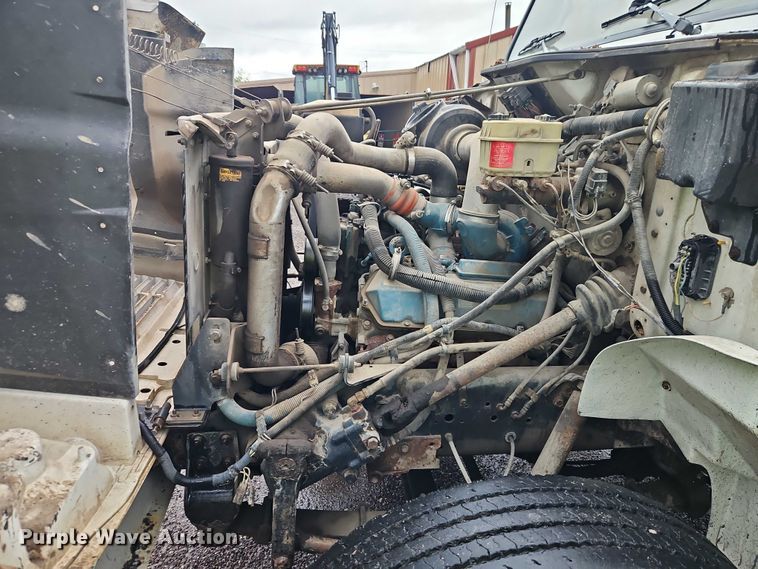 image for item EJ0085 2000 International 4700 dump truck