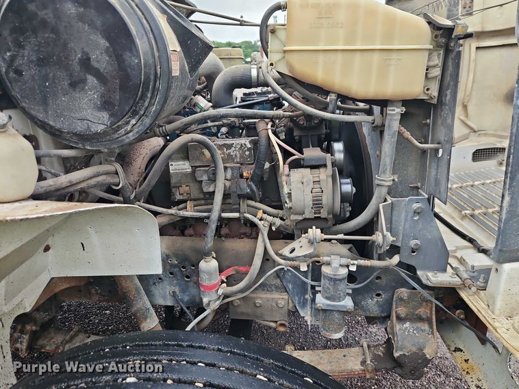 image for item EJ0085 2000 International 4700 dump truck