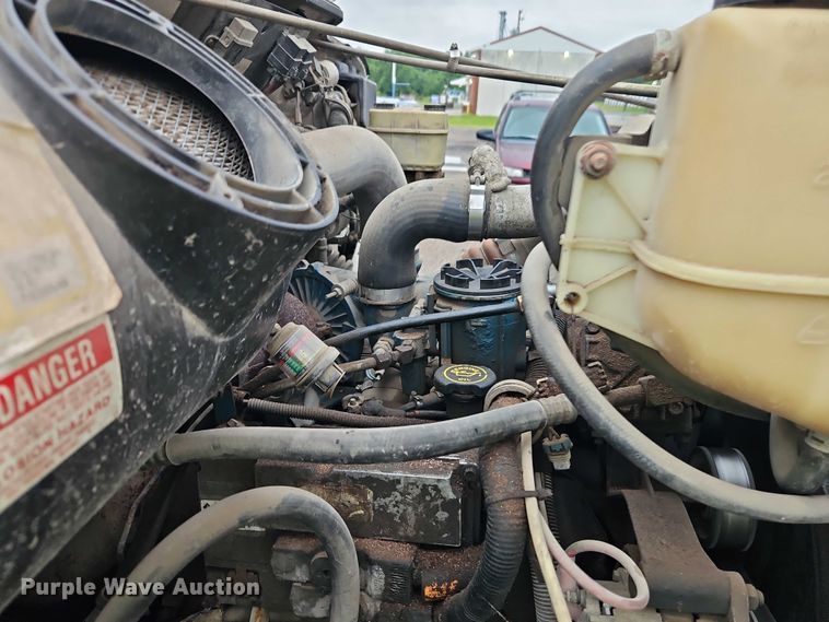 image for item EJ0085 2000 International 4700 dump truck