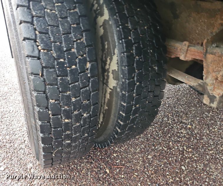 image for item EJ0085 2000 International 4700 dump truck