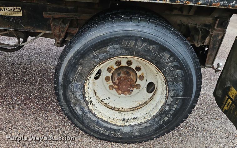 image for item EJ0085 2000 International 4700 dump truck