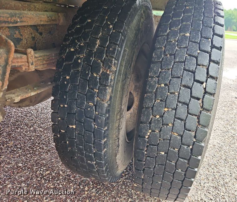 image for item EJ0085 2000 International 4700 dump truck