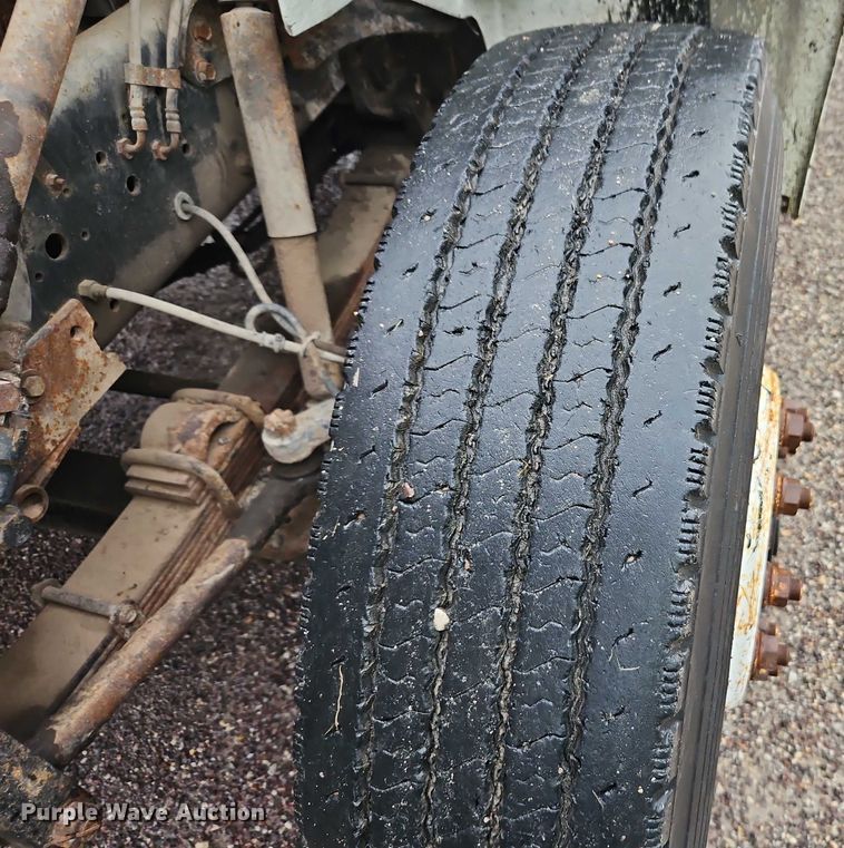 image for item EJ0085 2000 International 4700 dump truck