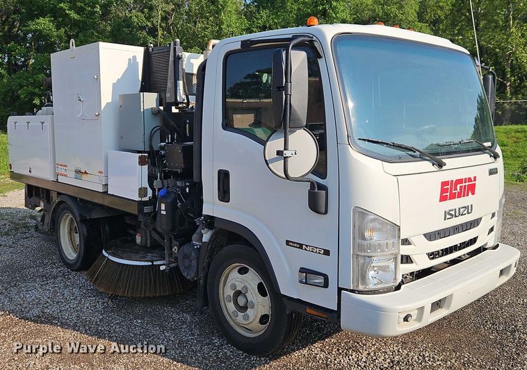 image for item EJ0088 2016 Isuzu NRR street sweeper truck