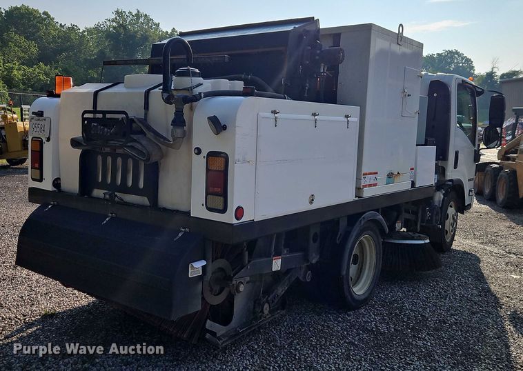 image for item EJ0088 2016 Isuzu NRR street sweeper truck
