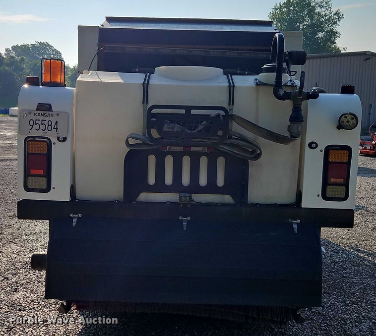 image for item EJ0088 2016 Isuzu NRR street sweeper truck