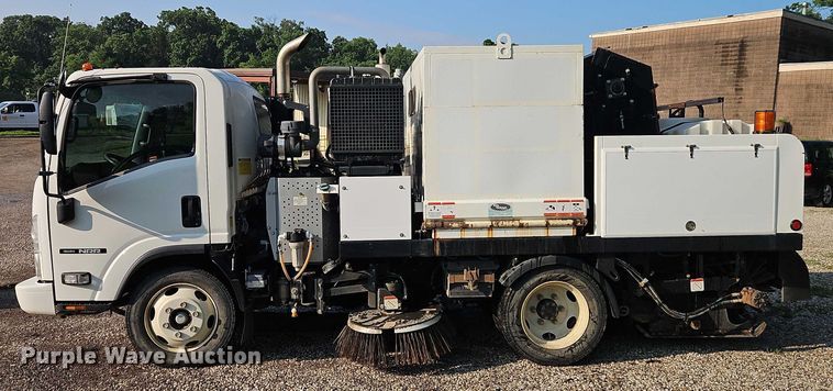 image for item EJ0088 2016 Isuzu NRR street sweeper truck