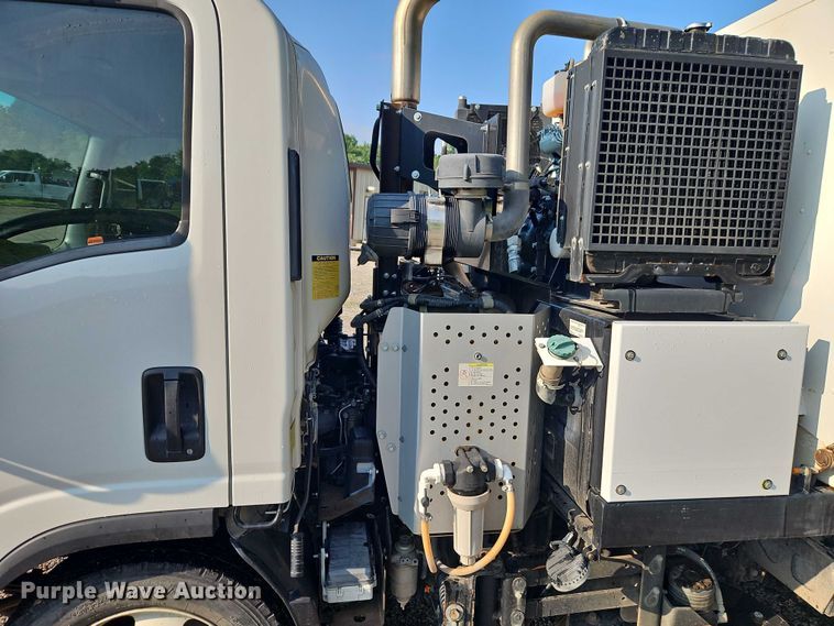 image for item EJ0088 2016 Isuzu NRR street sweeper truck