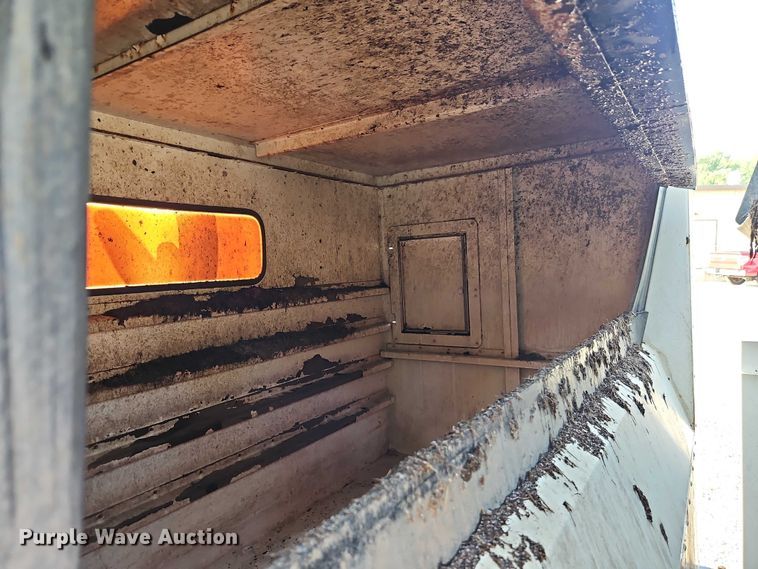 image for item EJ0088 2016 Isuzu NRR street sweeper truck