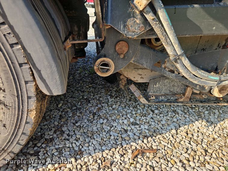 image for item EJ0088 2016 Isuzu NRR street sweeper truck