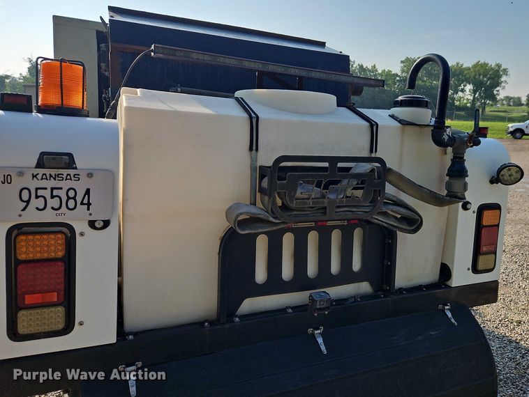 image for item EJ0088 2016 Isuzu NRR street sweeper truck