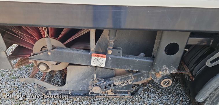 image for item EJ0088 2016 Isuzu NRR street sweeper truck