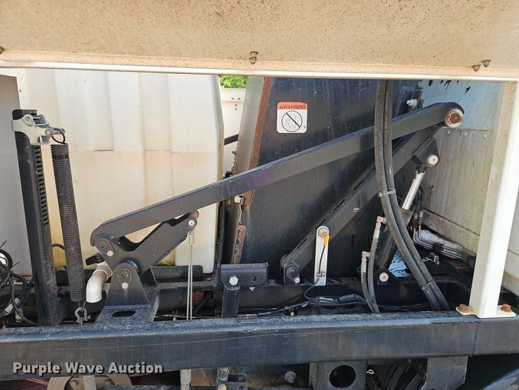 image for item EJ0088 2016 Isuzu NRR street sweeper truck