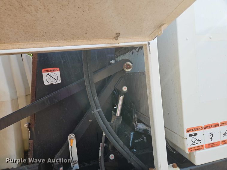 image for item EJ0088 2016 Isuzu NRR street sweeper truck