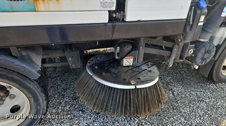 image for item EJ0088 2016 Isuzu NRR street sweeper truck