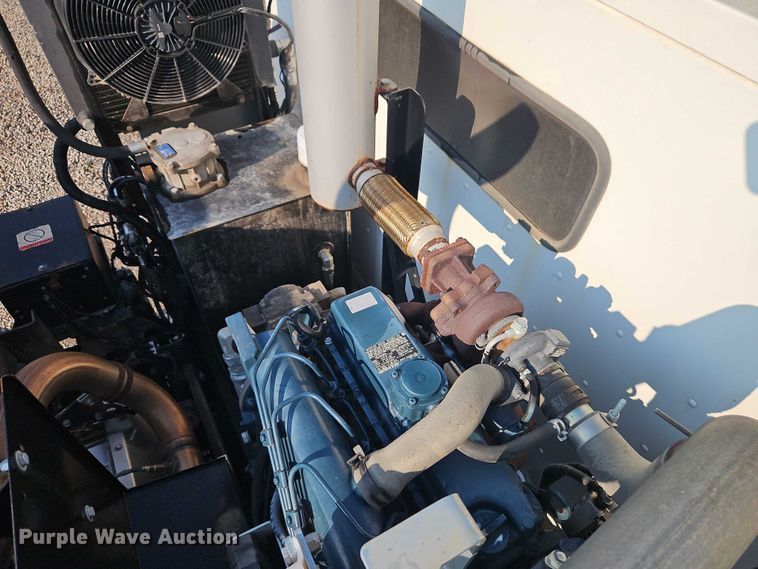 image for item EJ0088 2016 Isuzu NRR street sweeper truck