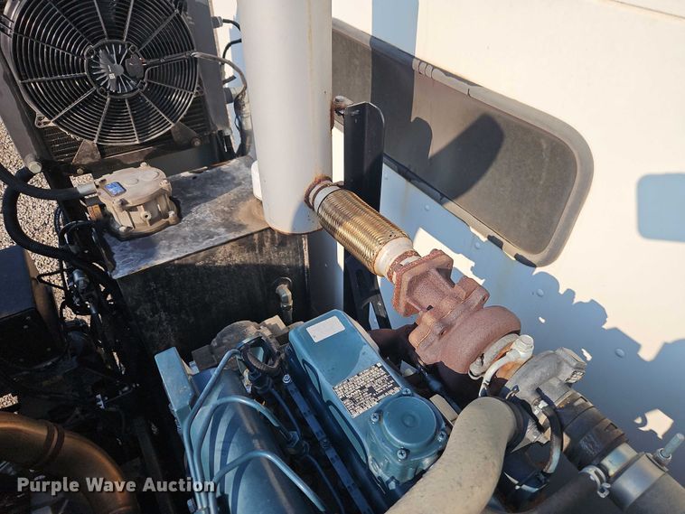 image for item EJ0088 2016 Isuzu NRR street sweeper truck