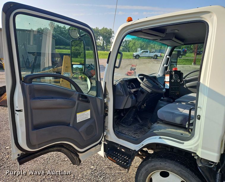 image for item EJ0088 2016 Isuzu NRR street sweeper truck