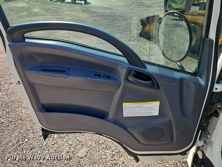 image for item EJ0088 2016 Isuzu NRR street sweeper truck