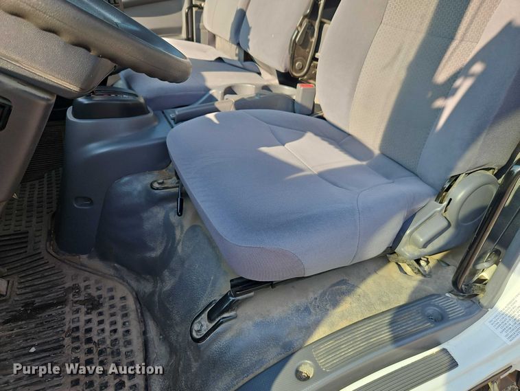 image for item EJ0088 2016 Isuzu NRR street sweeper truck