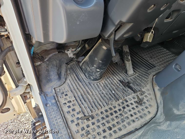 image for item EJ0088 2016 Isuzu NRR street sweeper truck