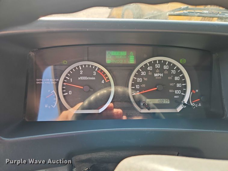 image for item EJ0088 2016 Isuzu NRR street sweeper truck