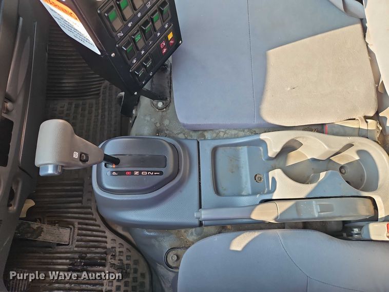 image for item EJ0088 2016 Isuzu NRR street sweeper truck