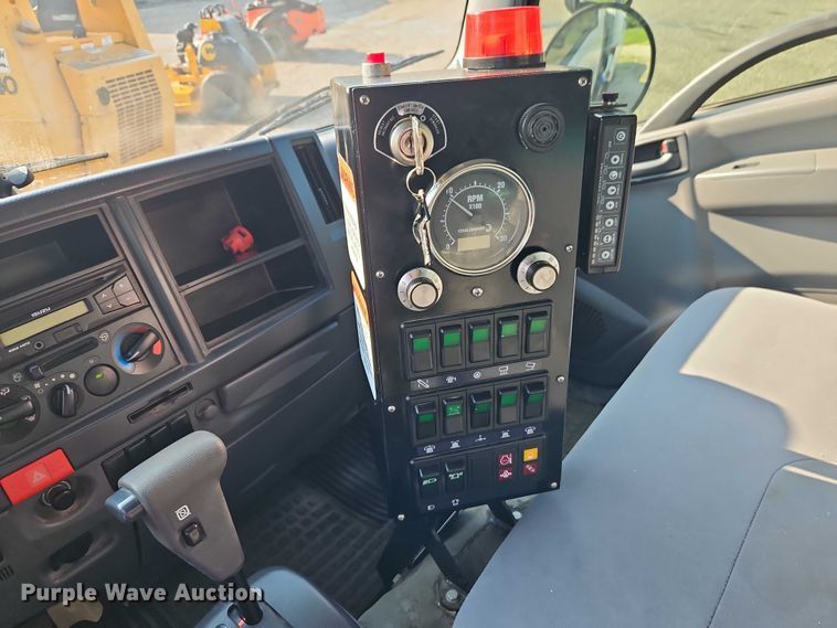 image for item EJ0088 2016 Isuzu NRR street sweeper truck