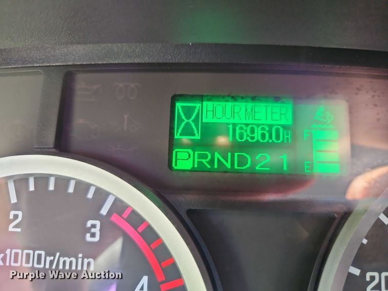 image for item EJ0088 2016 Isuzu NRR street sweeper truck