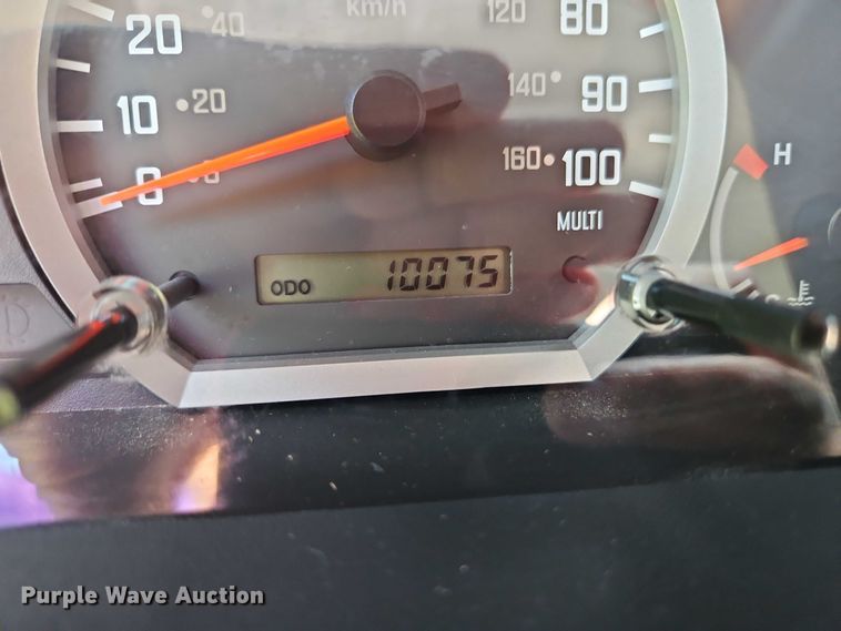 image for item EJ0088 2016 Isuzu NRR street sweeper truck