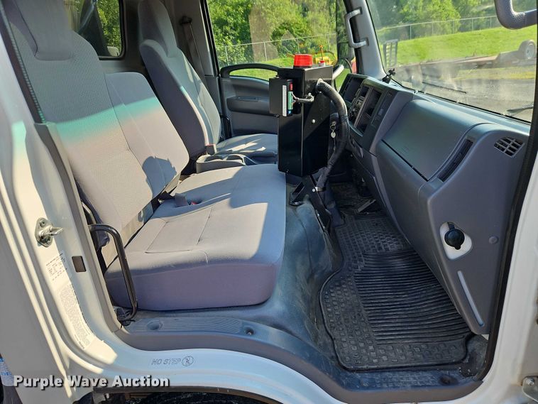 image for item EJ0088 2016 Isuzu NRR street sweeper truck