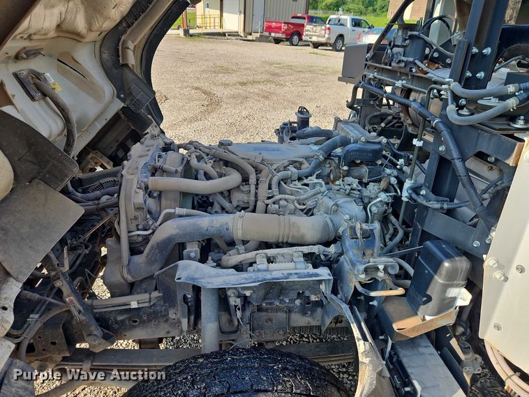 image for item EJ0088 2016 Isuzu NRR street sweeper truck