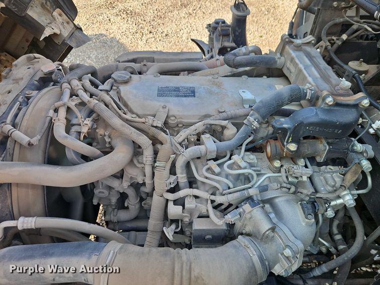 image for item EJ0088 2016 Isuzu NRR street sweeper truck