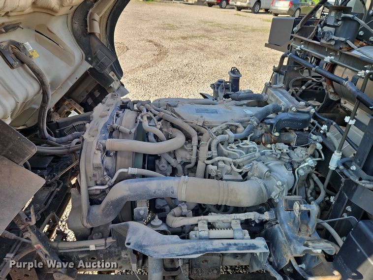 image for item EJ0088 2016 Isuzu NRR street sweeper truck