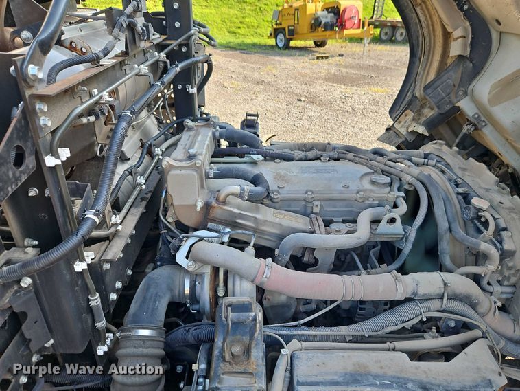 image for item EJ0088 2016 Isuzu NRR street sweeper truck