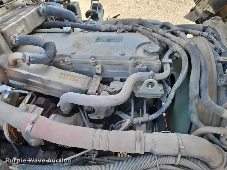 image for item EJ0088 2016 Isuzu NRR street sweeper truck