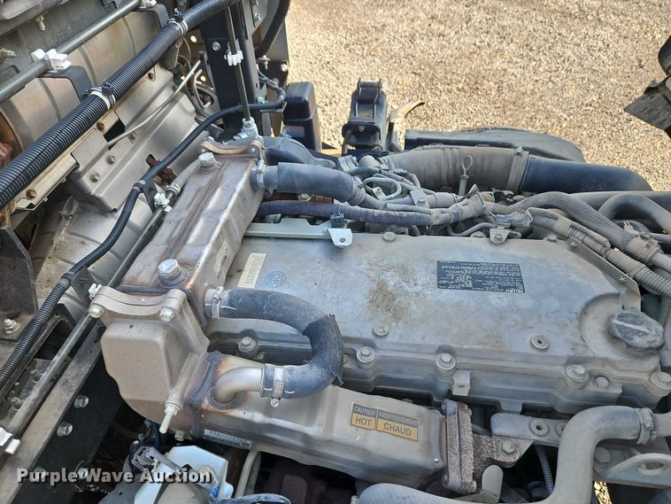 image for item EJ0088 2016 Isuzu NRR street sweeper truck