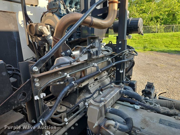 image for item EJ0088 2016 Isuzu NRR street sweeper truck