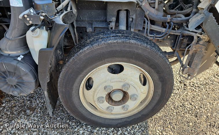 image for item EJ0088 2016 Isuzu NRR street sweeper truck