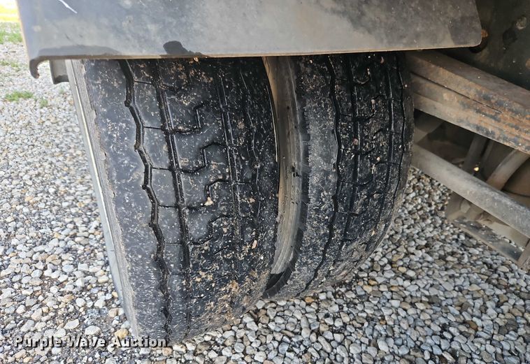 image for item EJ0088 2016 Isuzu NRR street sweeper truck