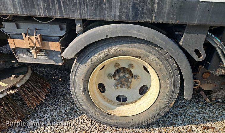 image for item EJ0088 2016 Isuzu NRR street sweeper truck