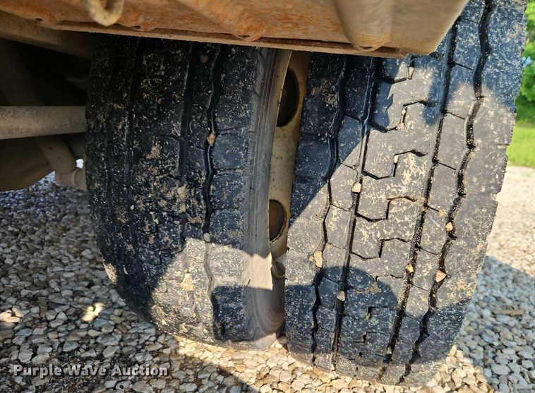 image for item EJ0088 2016 Isuzu NRR street sweeper truck