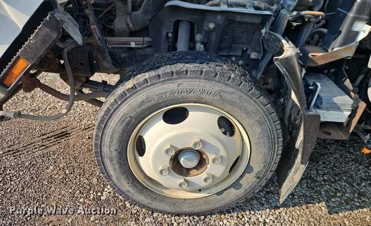 image for item EJ0088 2016 Isuzu NRR street sweeper truck