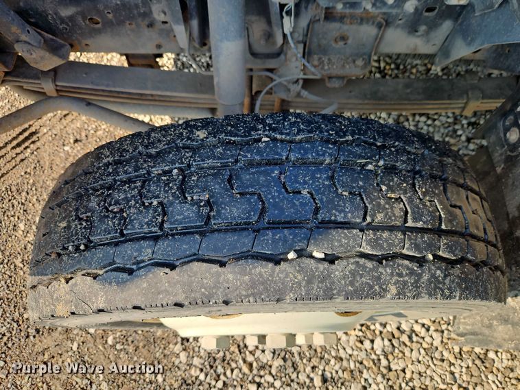 image for item EJ0088 2016 Isuzu NRR street sweeper truck