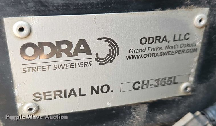 image for item EJ0088 2016 Isuzu NRR street sweeper truck