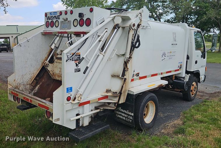 image for item EJ0099 2001 Isuzu NPR/NPR-HD refuse truck