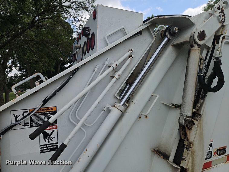 image for item EJ0099 2001 Isuzu NPR/NPR-HD refuse truck