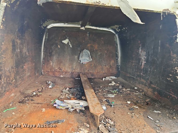 image for item EJ0099 2001 Isuzu NPR/NPR-HD refuse truck