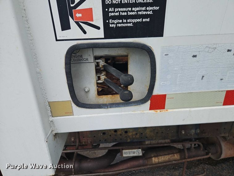 image for item EJ0099 2001 Isuzu NPR/NPR-HD refuse truck