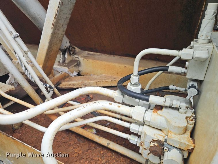 image for item EJ0099 2001 Isuzu NPR/NPR-HD refuse truck